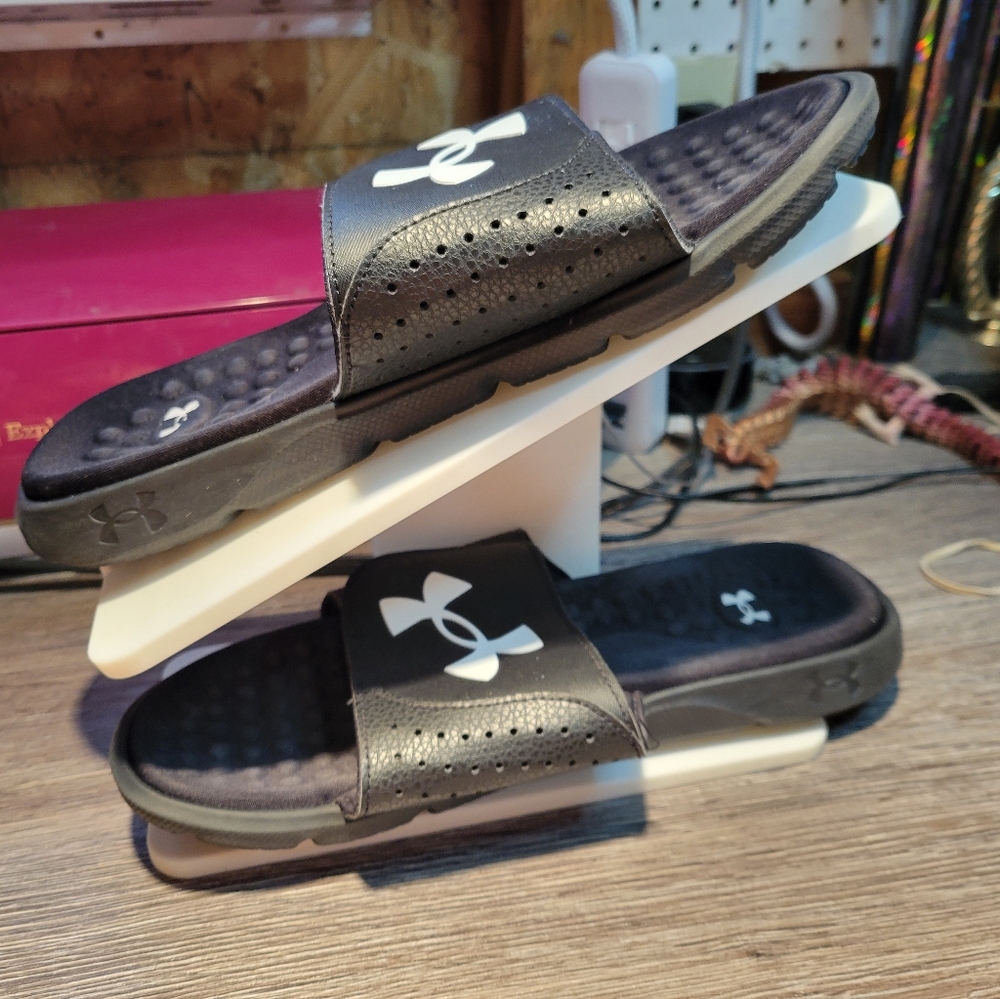 Under‎ Armour NWOT Black Slide Sandals with White Logo Mens Size 9